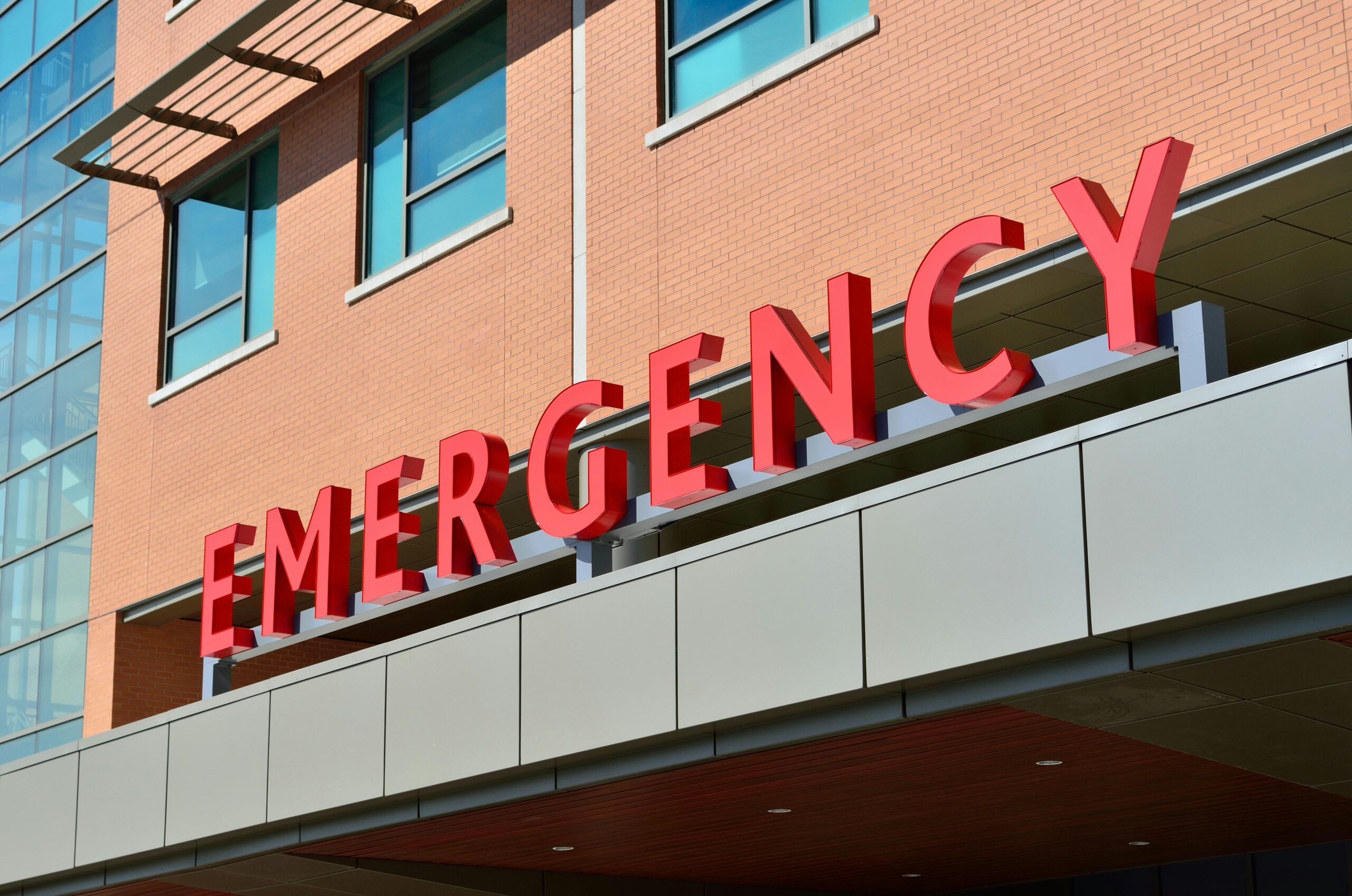 A building with emergency sign on it